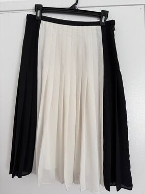 Vince Two-Tone Black and White Pleated Midi Skirt